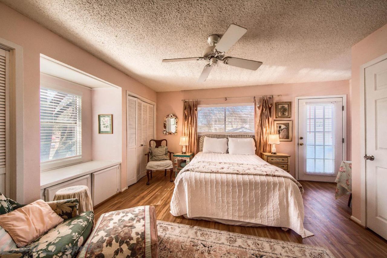 Binky'S Nest Apartment Fredericksburg Exterior photo