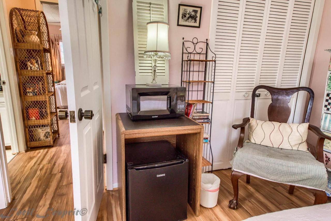 Binky'S Nest Apartment Fredericksburg Exterior photo
