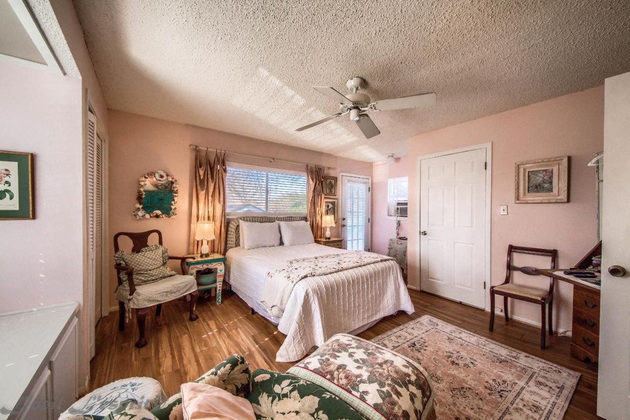 Binky'S Nest Apartment Fredericksburg Exterior photo